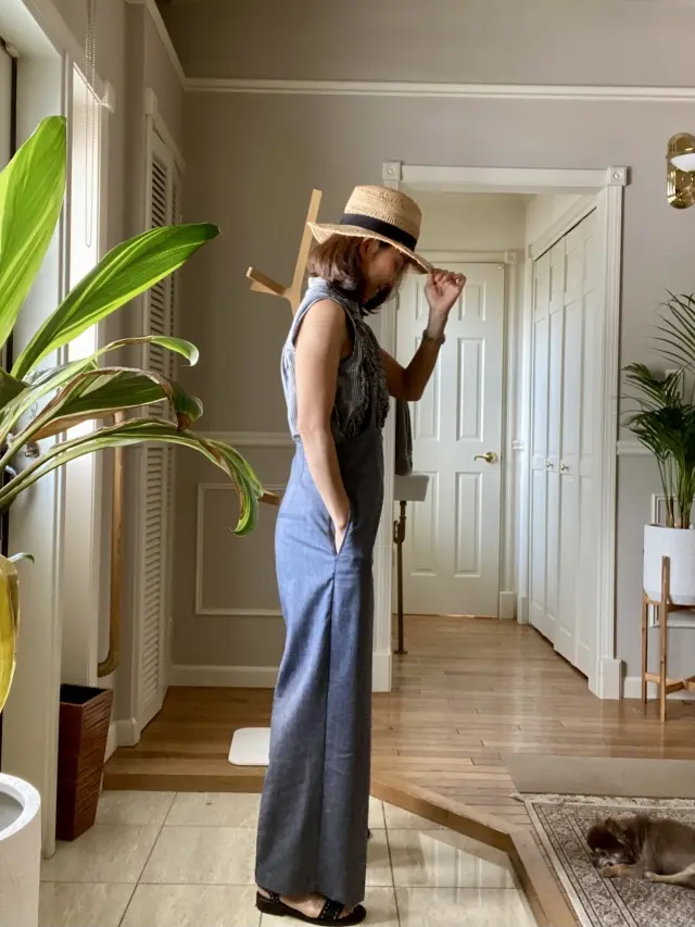 ワイドパンツのサロペットコーデの画像_3