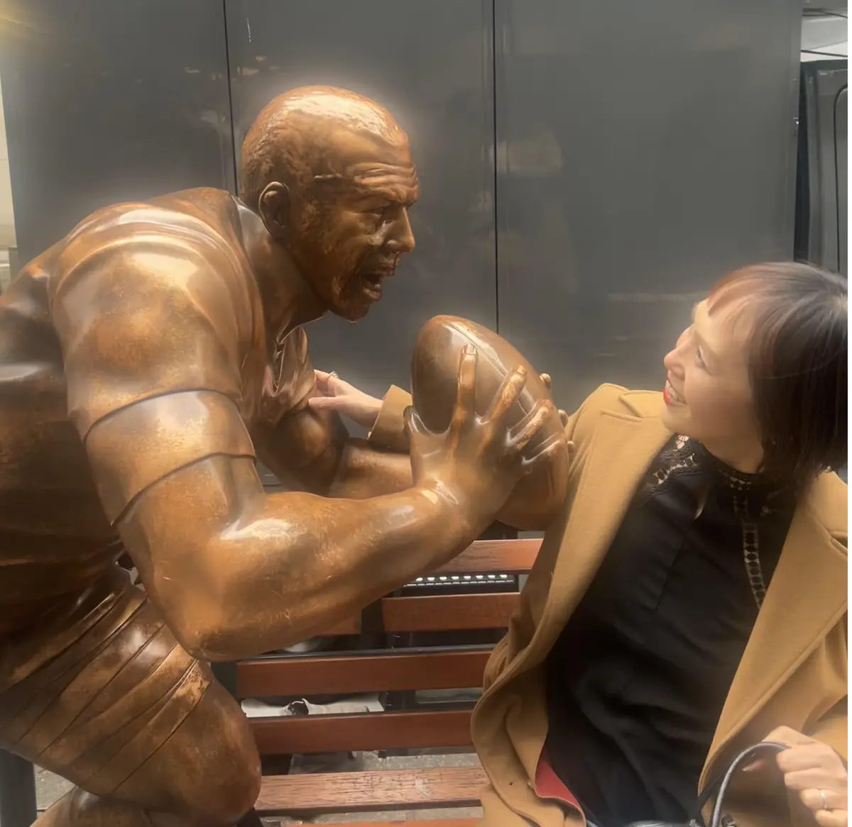 丸の内　リーチマイケル銅像