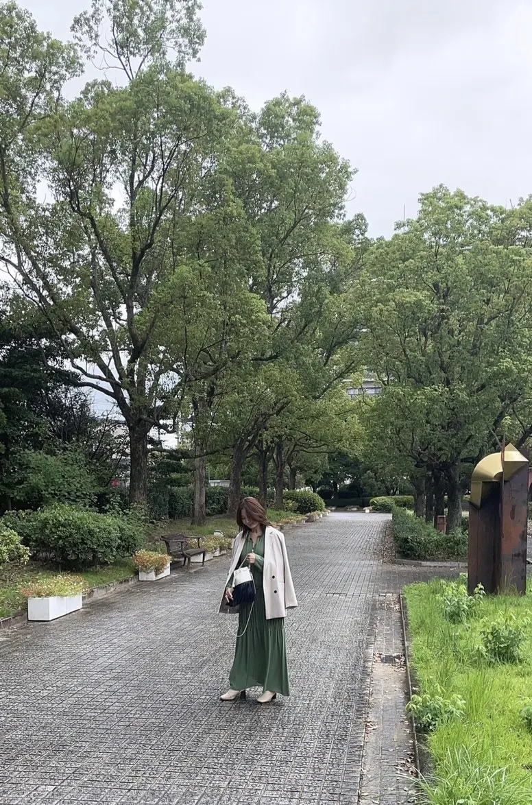 大草直子さんコラボの揺れるワンピースを秋の画像_3