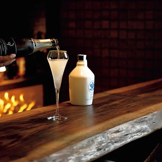 当帰パウダーで香りを添えた、国産ジンベースのカクテル「緑穂〜RYOKUSUI」￥2,200