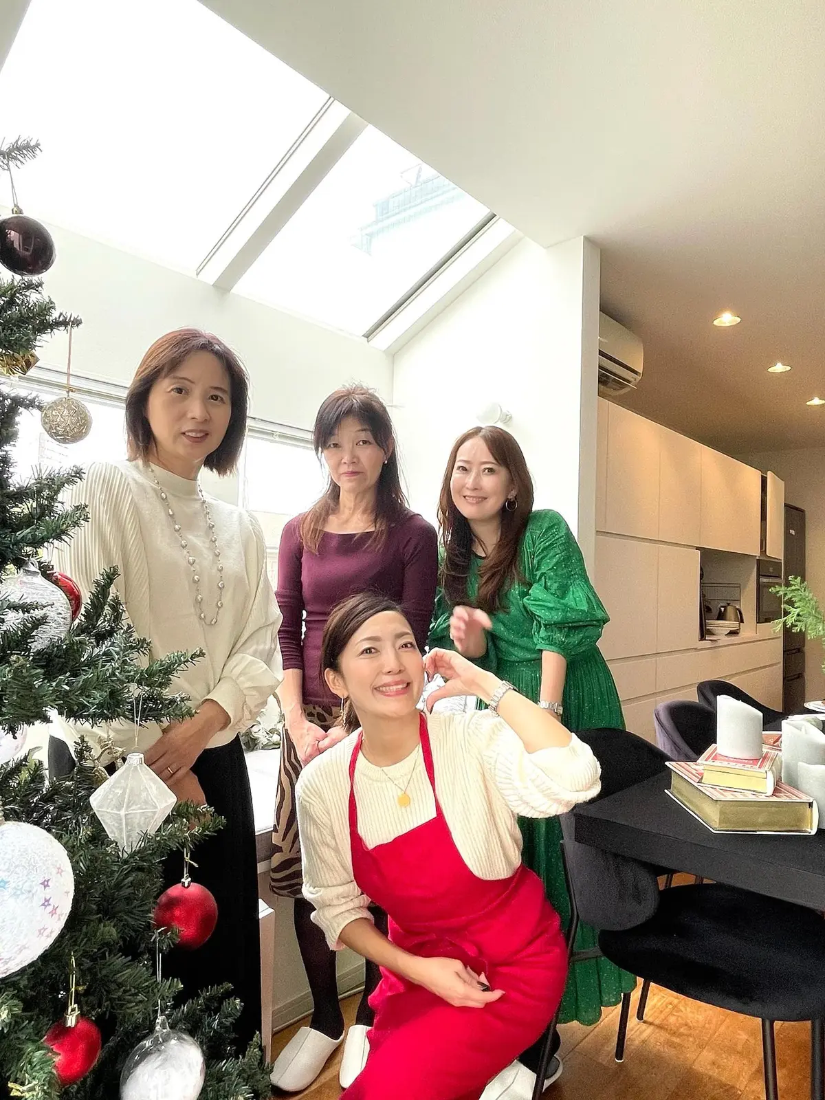 クリスマスの定番コーデでホームパーティーの画像_1