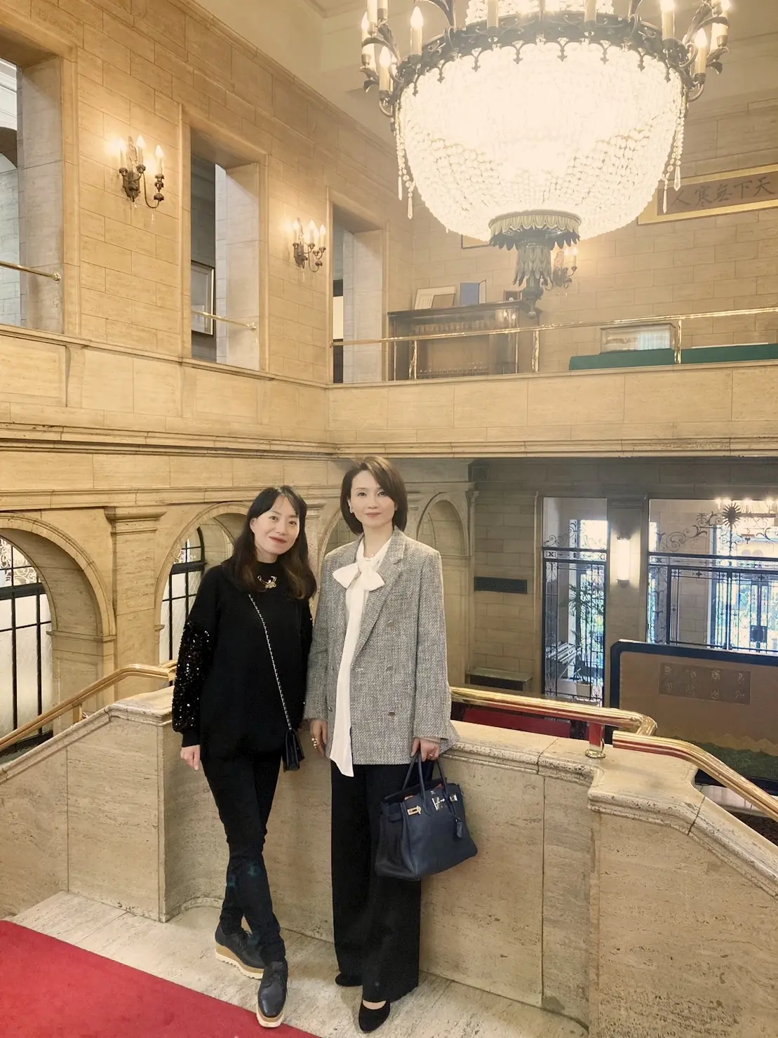 「50代に似合うヘア決定版BOOK」を持の画像_3