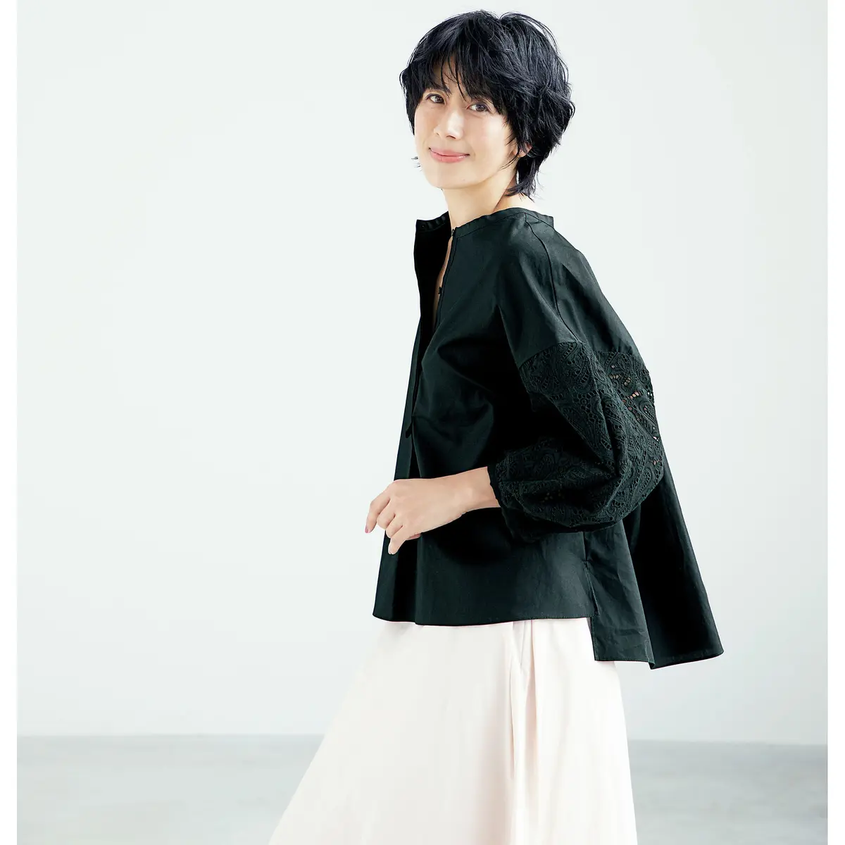 E by éclat 袖レースバンドカラーシャツ