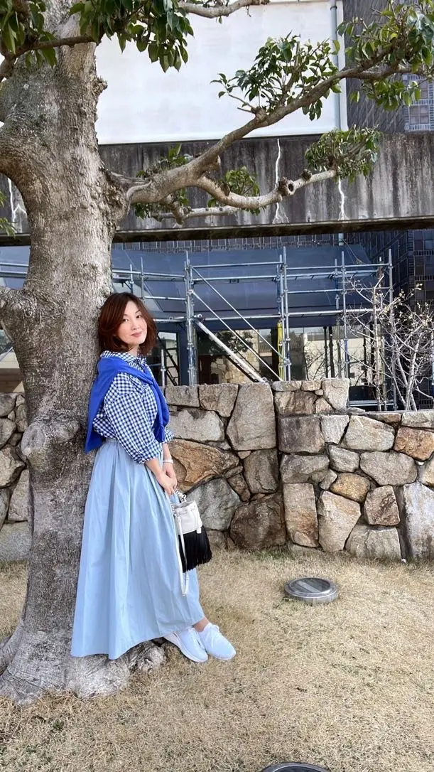 春あかりと鮮やかブルーグラデーションの画像_14