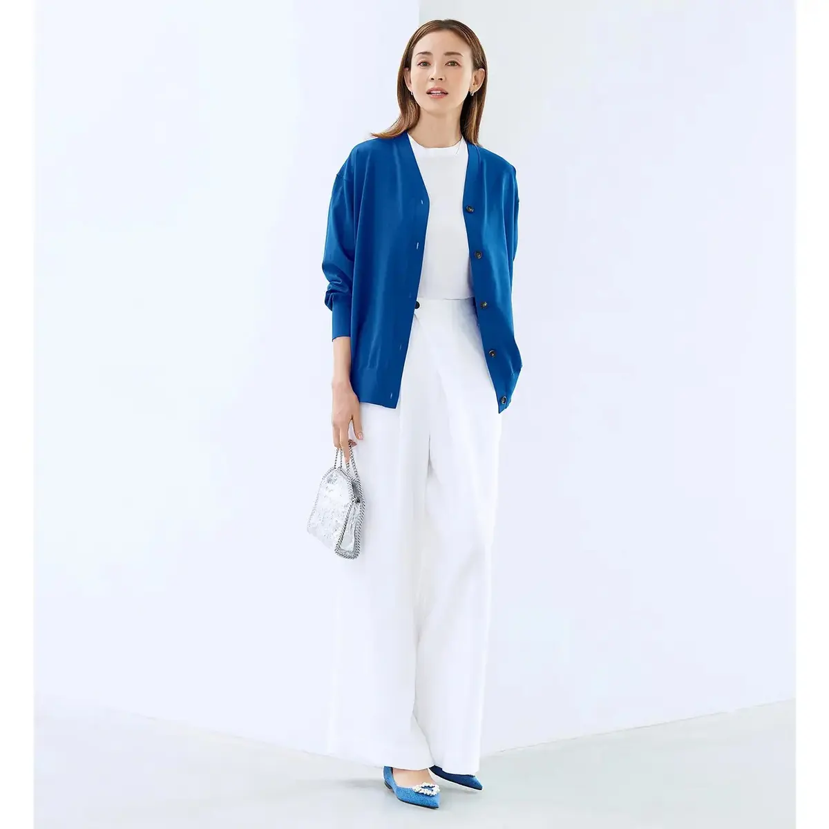 一枚でもはおっても。似合う着丈が選べる清涼Vネックカーディガン