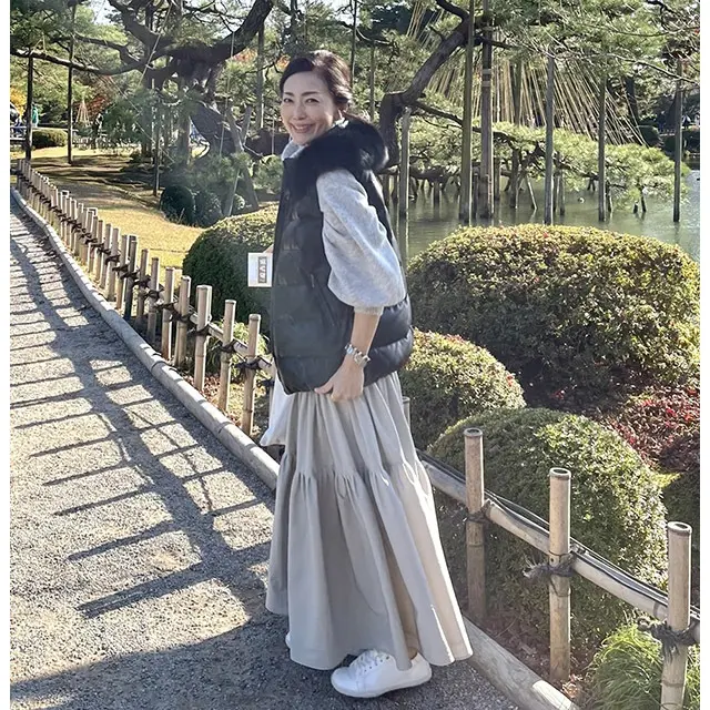 ファーダウン×ロングのフレアスカートでも”もたつき感”なし