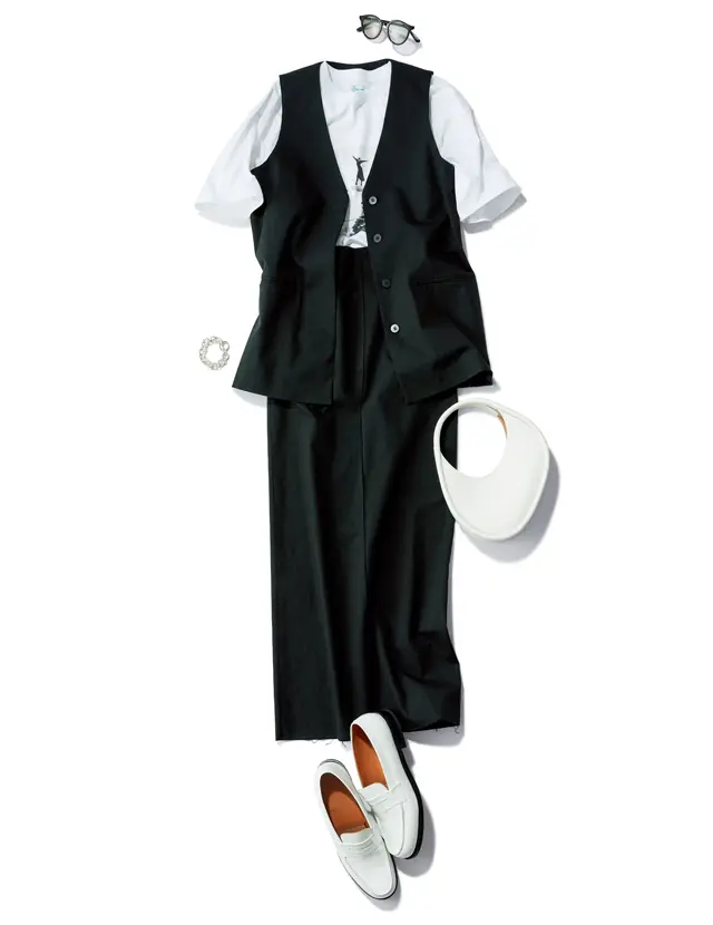 かっこいいムードのジレ&タイトスカートはTシャツ合わせでカジュアルダウン