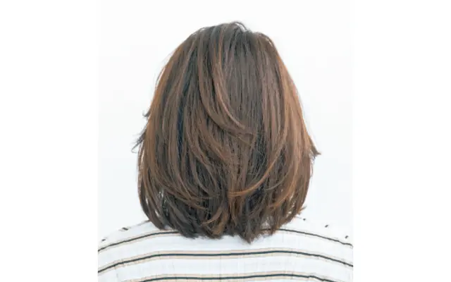 前髪の外ハネと丸みフォルムでリフトアップしたボブのバック
