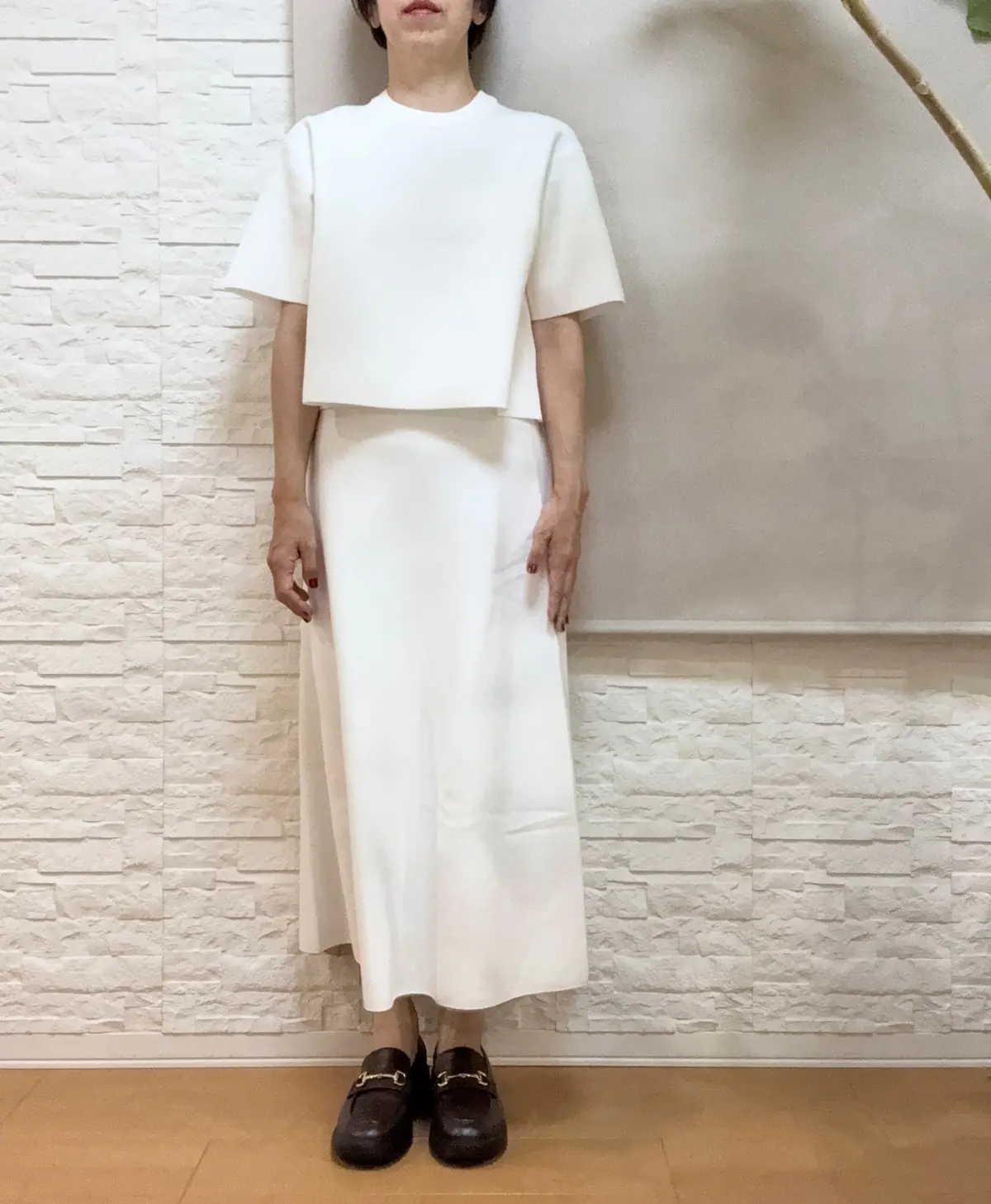 ユニクロ　セットアップ　ニットアップ　ホワイトコーデ　ミディ丈　スカートコーデ