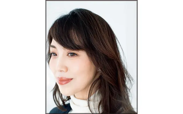 ロングロッドを使用した「根元中間スパイラル巻き」という独自パーマで、立体感を演出。