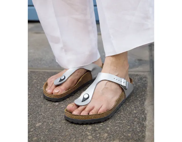 合わせやすいメタリックシルバー