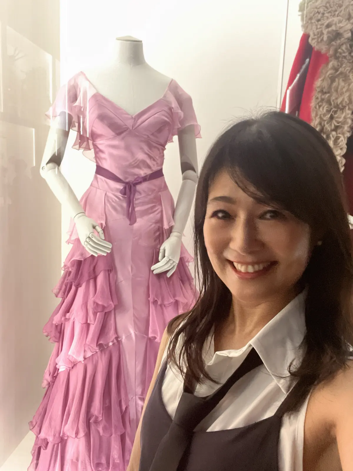 ハリーコーデ、可愛いハリーポッターコーデ、大人のハリポタコーデ、ハリポタ、ハリポタコーデ、可愛いハリポタコーデ、可愛いハリーコーデ、dress、アーベーベー、a.v.v、shoes、Feroux、シューズ、靴、sleeveless shirt、tie、SHEIN、bag、チェベレ、¡CHÉVERE！、シャツ、ノースリーブ、ノースリーブシャツ、ホワイトシャツ、白シャツ、タイ、ネクタイ、黒タイ、ロング、セミロング、ワンカール、黒髪、美髪、焦茶ヘア、こげ茶ヘア、ロングワンピース、ロングスカート、スカート、グレースカート、カゴバッグ、バッグ、メルガドバッグ、スニーカー、フラットシューズ、ワンピース、ワンピースコーデ、ワンピ、黒ワンピ、黒ワンピース、グレー、グレーワンピ、グレーワンピース、ダークグレー、秋服コーデ、残暑コーデ、秋、秋コーデ、ワーナーブラザース、スタジオツアー東京、ワーナーブラザーススタジオツアー東京、 メイキング・オブ・ハリー・ポッター、ワーナー ブラザース スタジオツアー東京メイキング・オブ・ハリー・ポッター、ハリーポッター、現在期間限定、炎のゴブレット、お土産、ローブ、ロングローブ、ハリーポッターローブ、魔法使いローブ、鞄、ハリーポッター鞄、ハリーポッターバッグ、ハリーポッターコーデ、可愛い、可愛いローブ、ハーマイオニー、ハーマイオニーのドレス、ダンス服、ダンスドレス、可愛いドレス、ピンクドレス、ピンクグラデーション、ピンクグラデーションドレス、薄紫ドレス、薄紫グラデーション、薄紫グラデーションドレス、