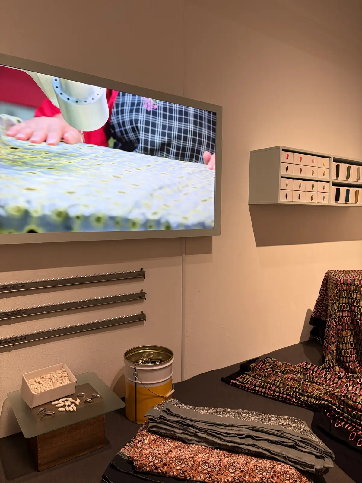 ミナペルホネンのパートナーである職人のインタビュー動画のコーナー