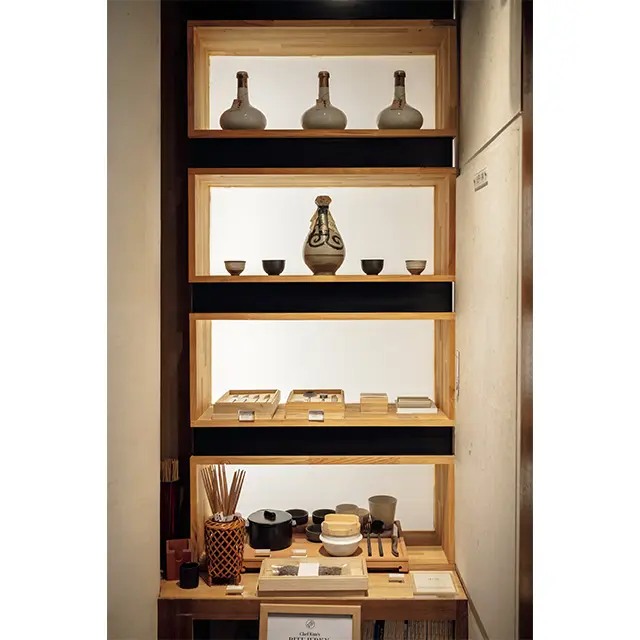 ビーフジャーキーを はじめ、釜めし器やカトラリーを販売