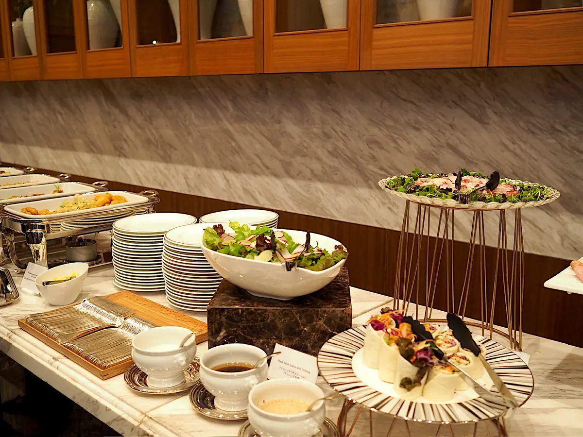 Jマダム集結！フェミニンな黒セットアップの画像_10