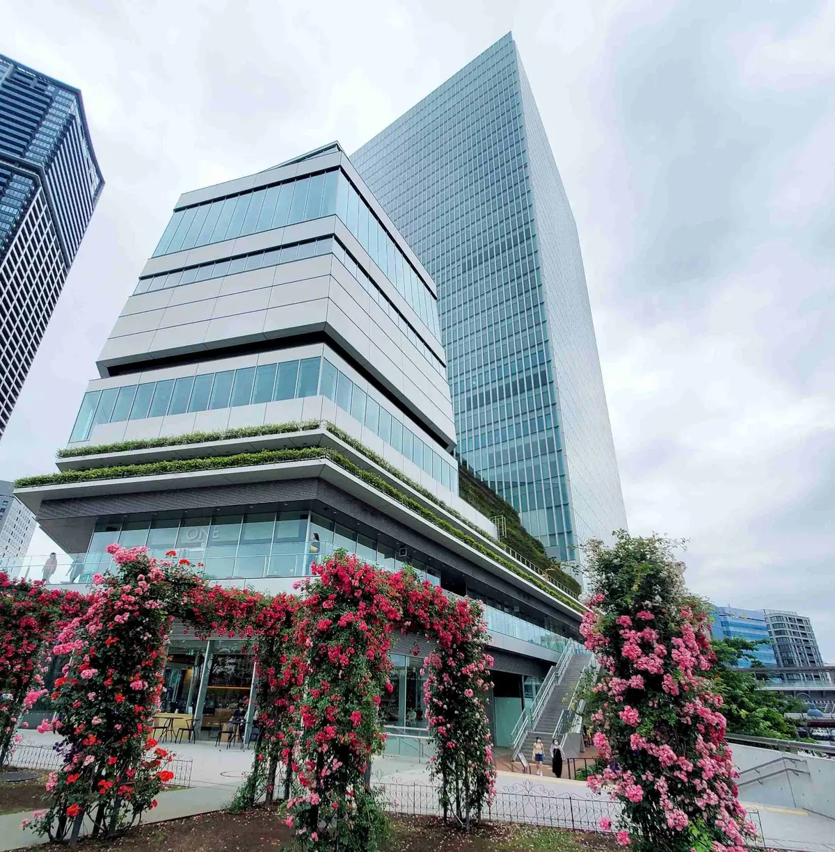 地上32階地下2階のとても立派な建物で立地も抜群！