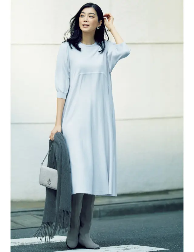 足もとまで含めたグレー系グラデーションで単調にならない奥行きを感じさせて