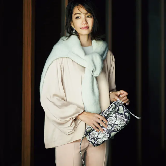 美ドレープならドレスアップもカジュアル使いも可能なコーデのRINA