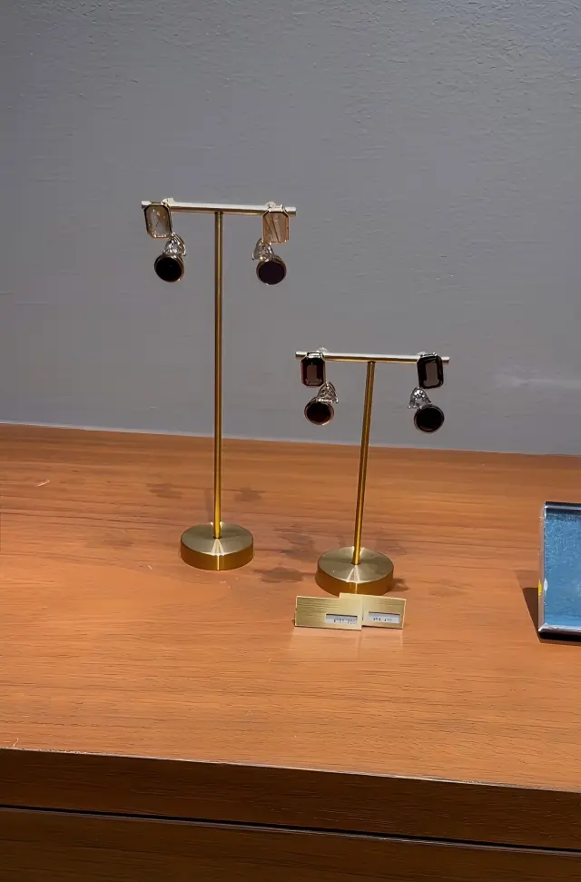 お出かけの日のオールブラックコーデ。の画像_4