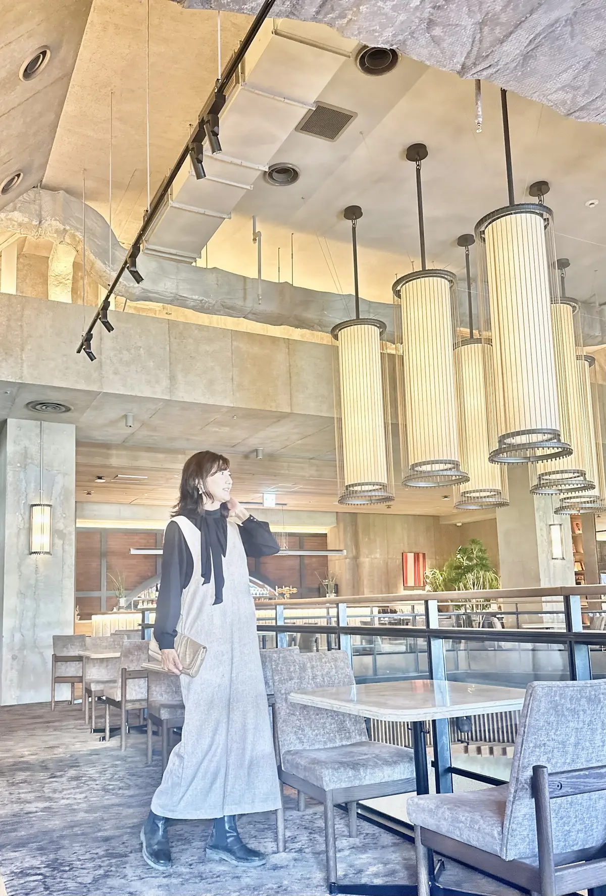 Black×BeigeコーデでBLUE の画像_3