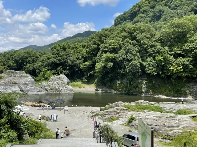 秩父長瀞を階段の上から見た風景