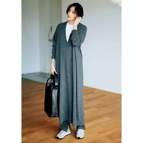 SACRA Vネックニットワンピース ￥39,600