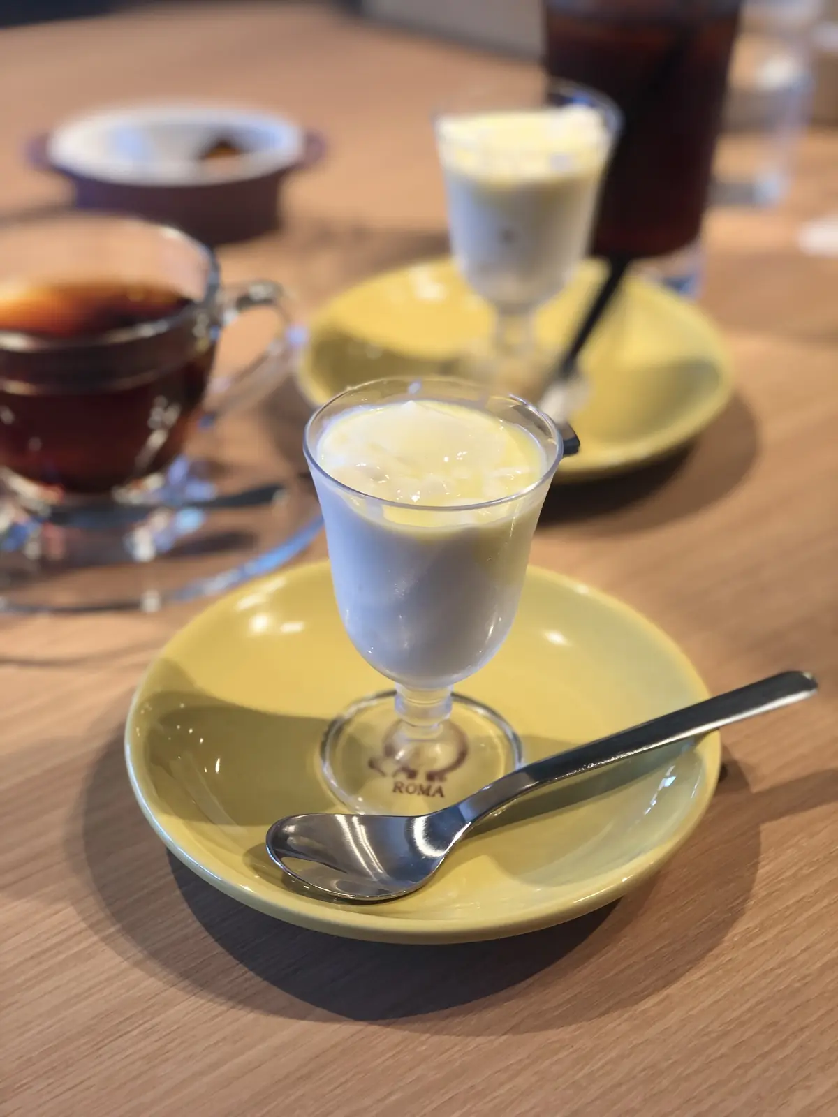 横浜ハンマーヘッド。レモン。レモンソース。ソース。パンナコッタ。スイーツ。デザート。おやつ。ランチ。Pecorino Market＆Restaurant。ペコリーノ マーケット＆レストラン。ソファー席。店内。ゆったりシート。美味しい。楽しい。可愛い。