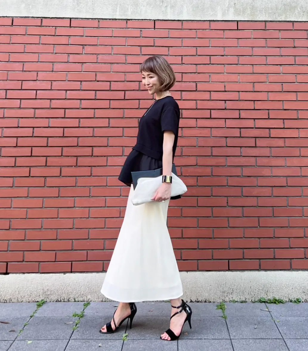 E by eclatの「異素材切替ブラウの画像_1