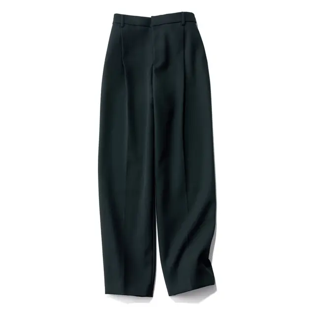 “シルエットを満喫したい！ そう思える女っぷりが上がるパンツに出会いました”