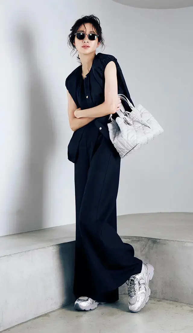 小さな面積でも圧倒的な存在感を放つメタリックの光沢