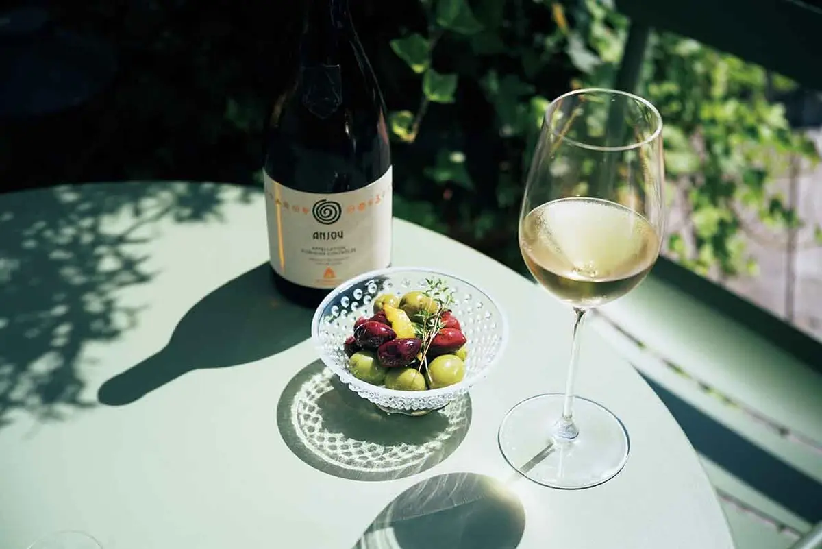 フードは14階にあるブラ ッスリー「ソフィ アット エディション」 から。グラスワイン￥2,500 〜。