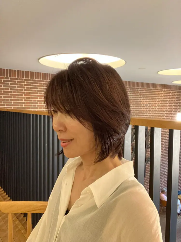 ヘアスタイル　ショート　ショートヘア　ミディアム　ミディアムヘア　 50代ショート　くびれショート　くびれミディアム　GU シアーシャツ デニム　jマダeclat