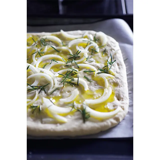 玉ねぎとローズマリーの 薄ピッツァ