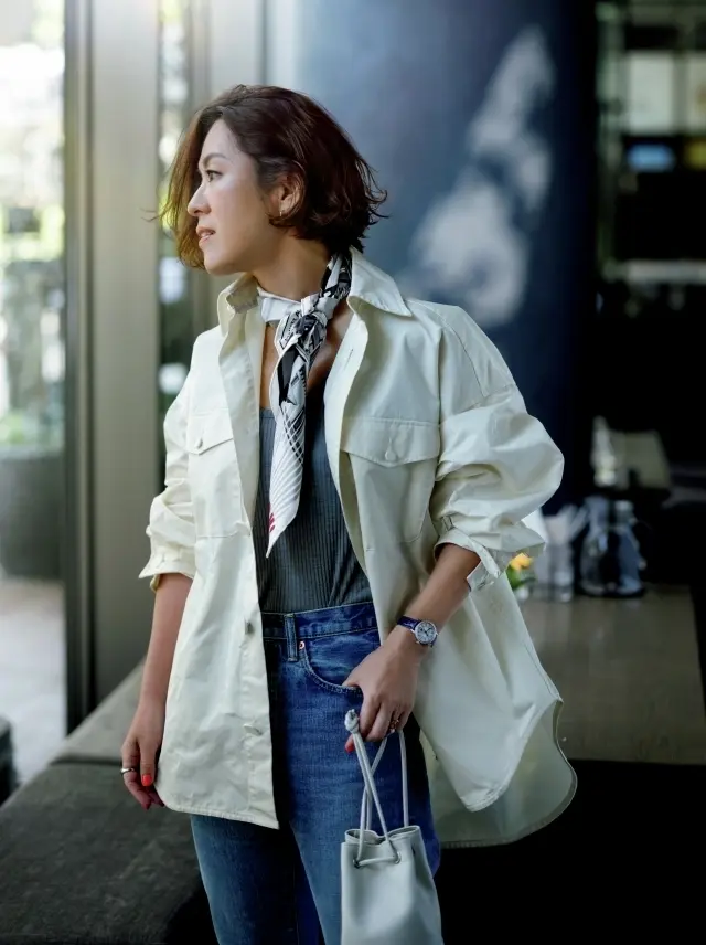 エルメスのスカーフ“カレ”を今っぽくつけこなす【大草直子の夏のマジックアイテム】