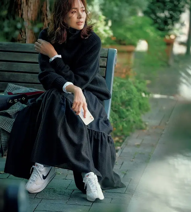 靴〈エア マックス ドーン〉￥13, 200／ナイキ カスタマーサービス（ナイキ ス ポーツウエア）