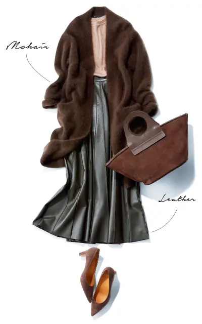 モヘアカーディガンとレザープリーツスカートのコーデ