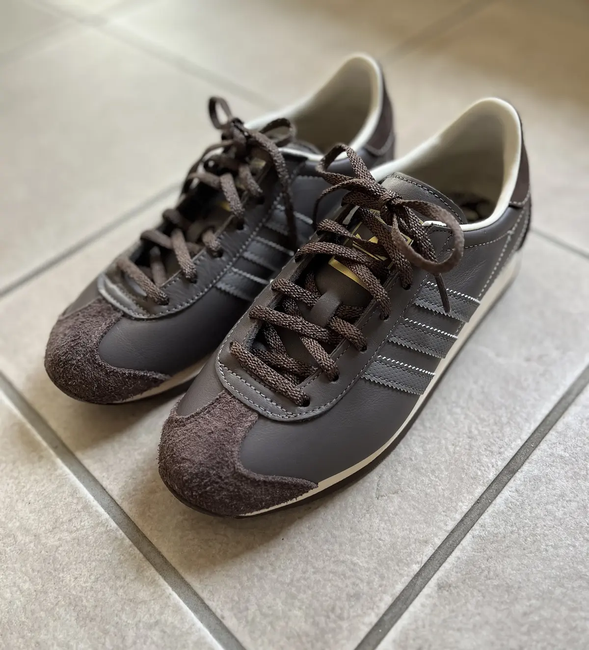 アディダス　COUNTRY OG