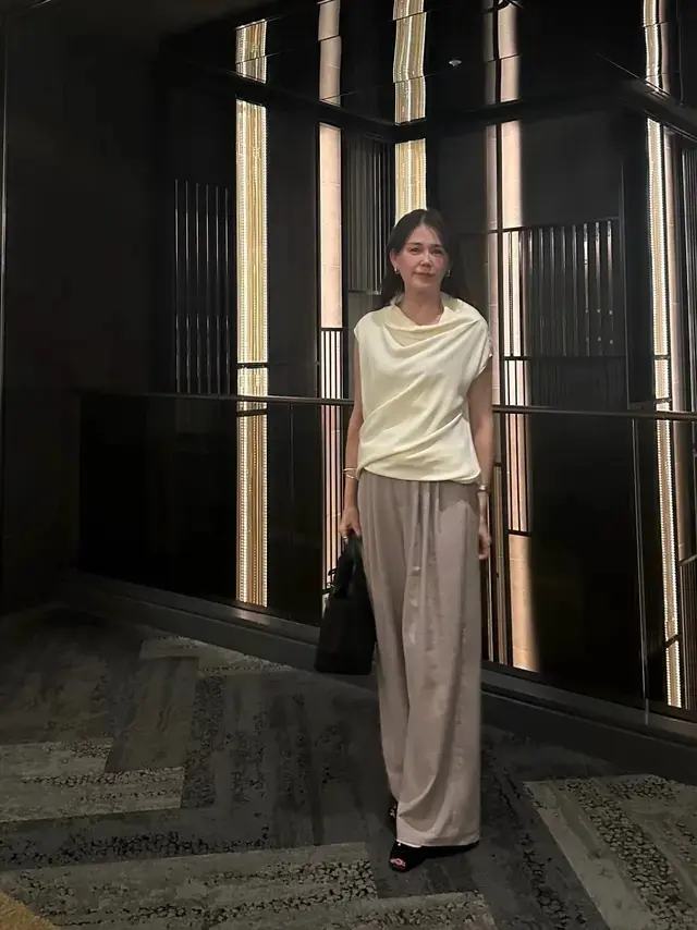 ベージュ色のワントーンコーデ