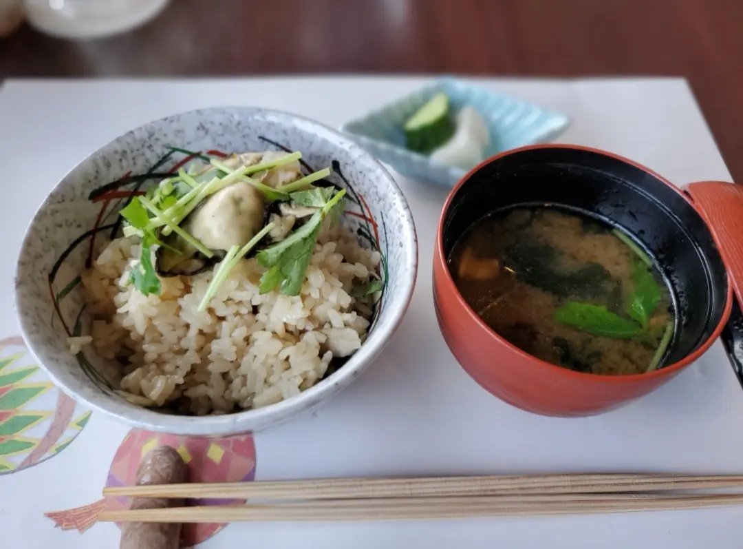 牡蠣のお出汁が効いたご飯。