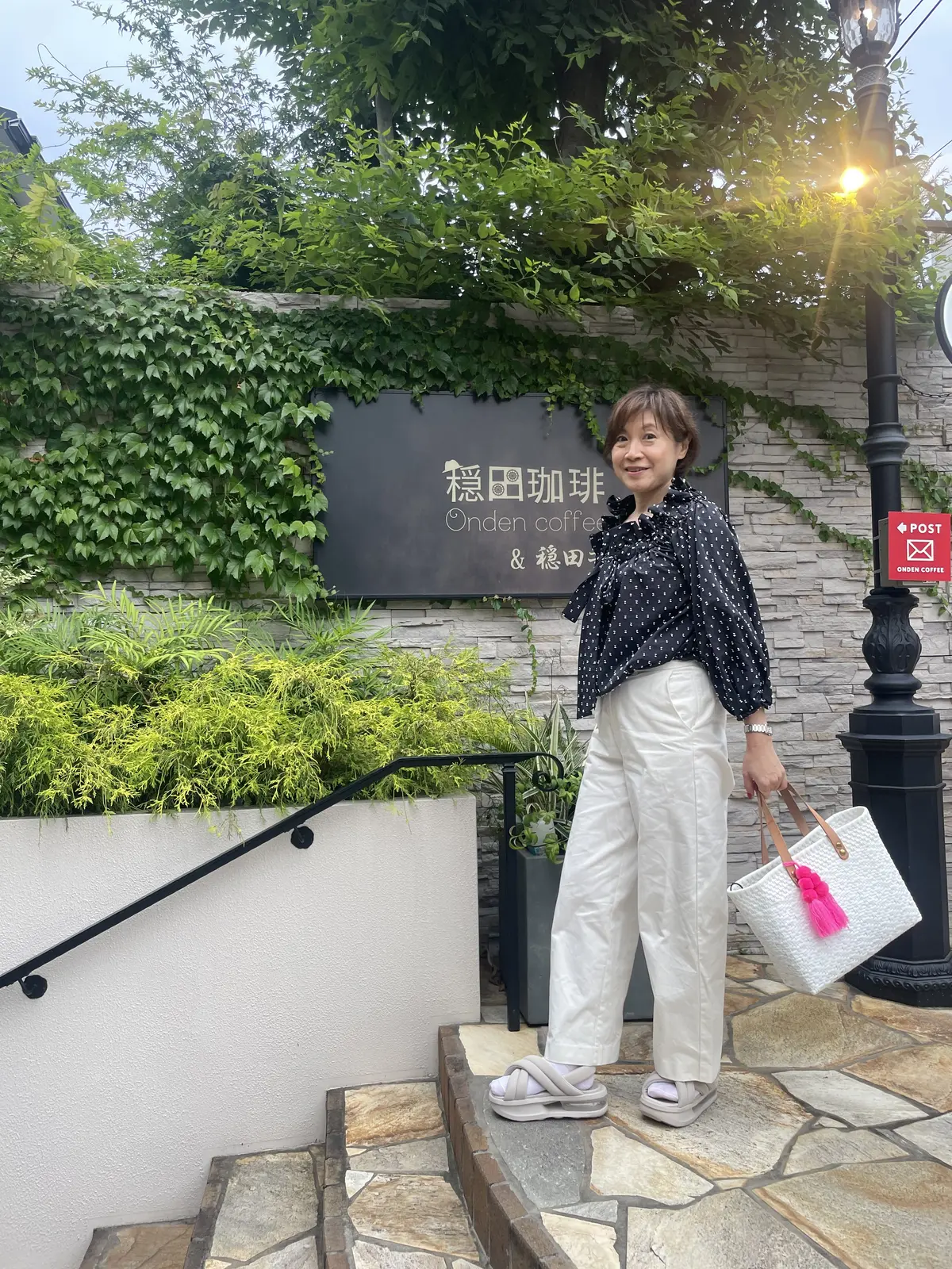 サイドラインパンツで表参道穴場カフェへの画像_3