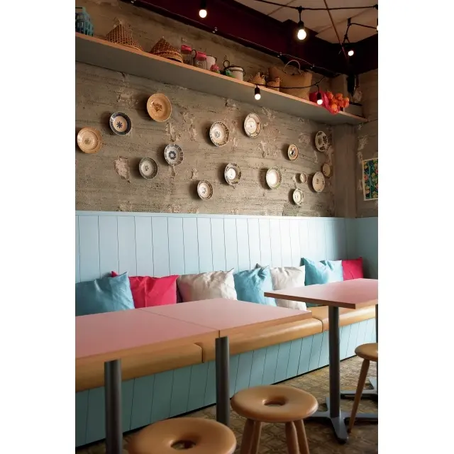 カラフルな店内