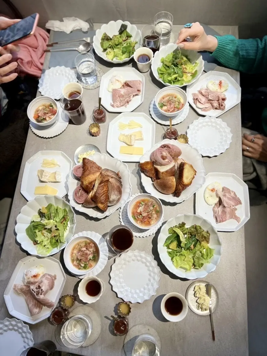 テーブルいっぱいのお食事