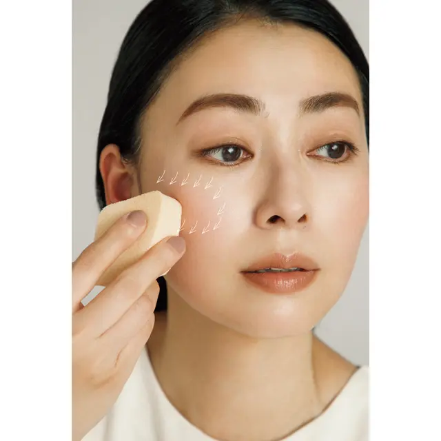 《Step. 3》スポンジで輪郭をボカす