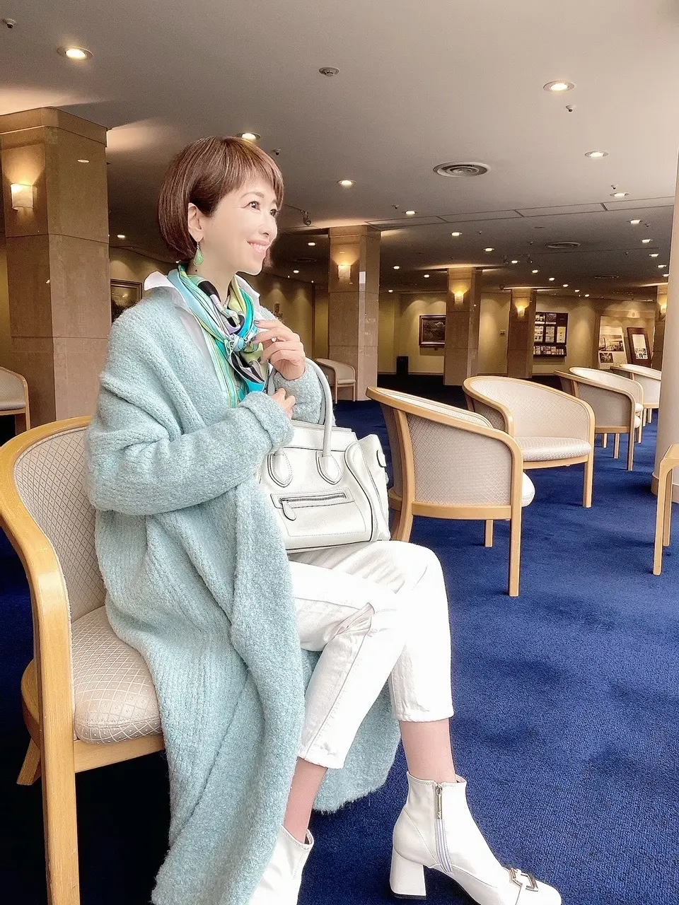 スカーフの華やかさでフェミニンに！の画像_6