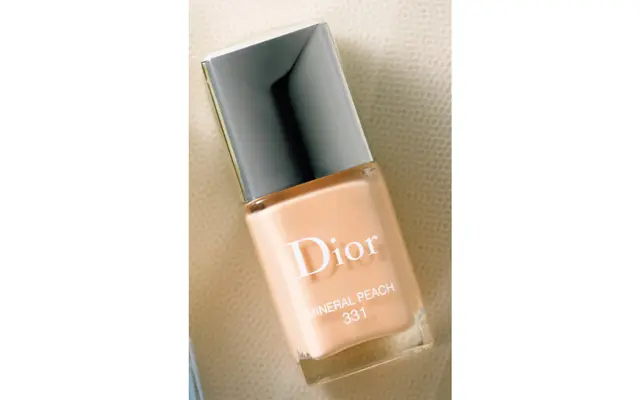 ディオール ヴェルニ 331（1月1日～限定発売）￥3,300／パルファン・クリスチャン・ディオール