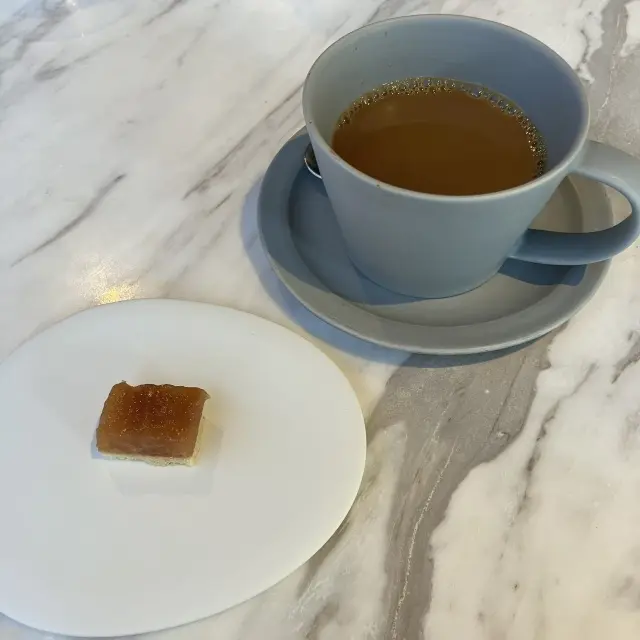 友人と過ごす快適レストランの画像_12