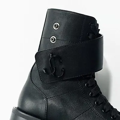 富岡佳子さんがまとう「JIMMY CHOの画像_4