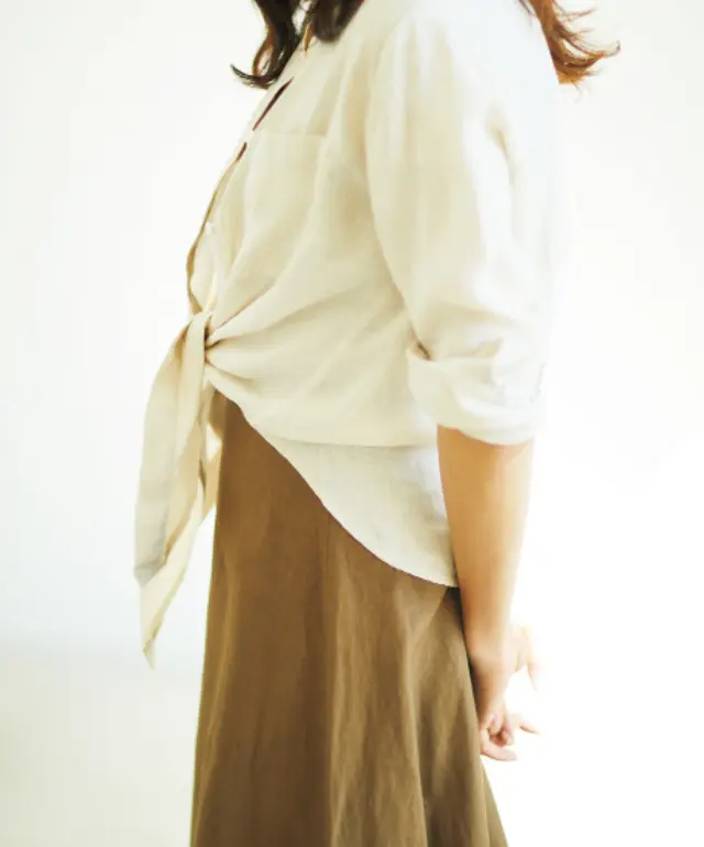 前後差のあるデザインのトップスでおなか対策