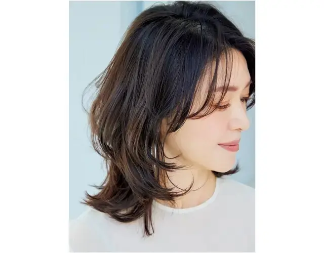 長さを変えず、スタイルに立体感と奥行きをプラスする