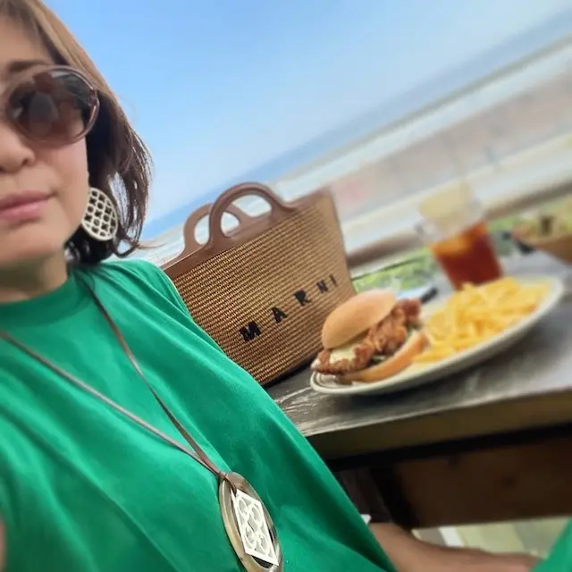 夏コーデ　ホーンアクセサリー　バッファローホーン MARNI マキシワンピース　エクラ　Jマダム